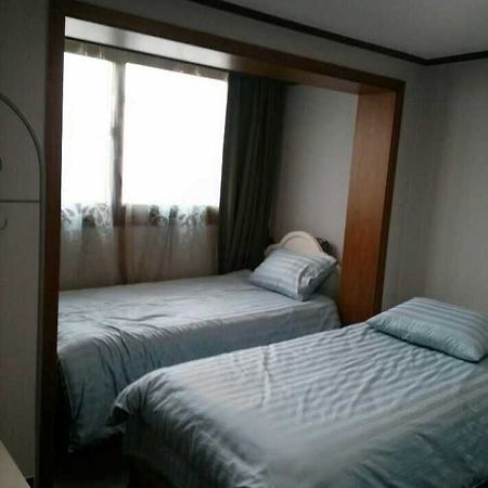 K Star Road Guesthouse - Hostel Сеул Экстерьер фото