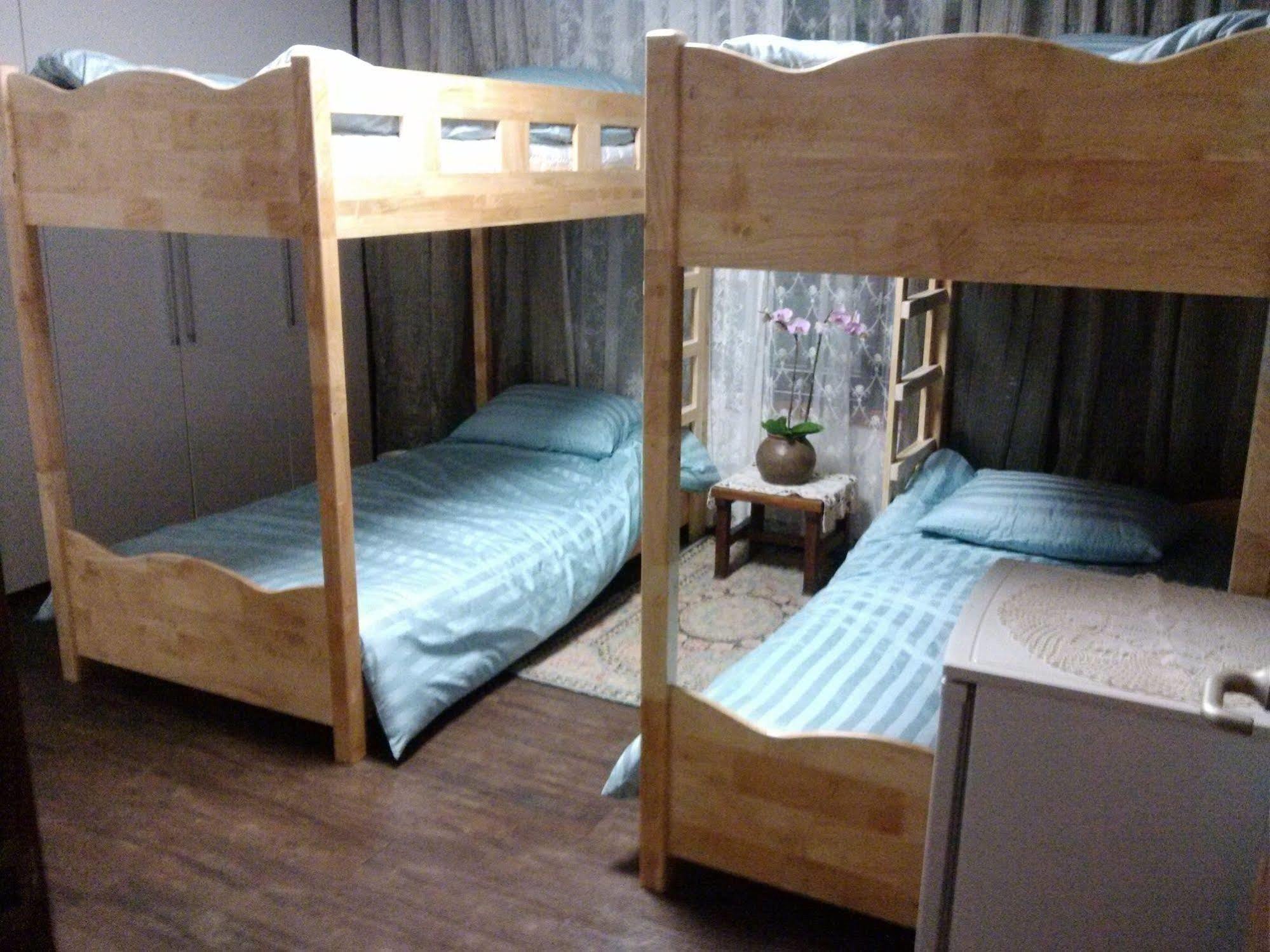 K Star Road Guesthouse - Hostel Сеул Экстерьер фото